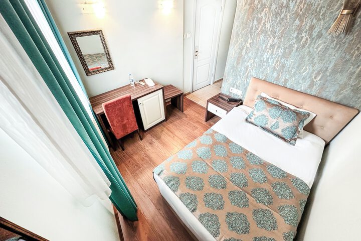 Room 6 of 11