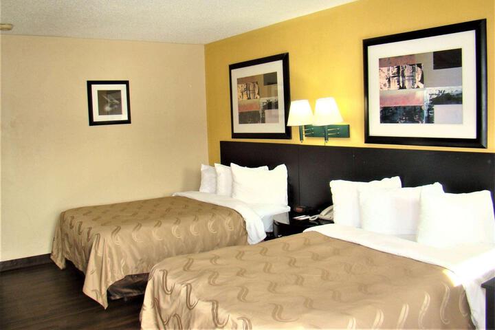 2 Double Beds (12 of 13)