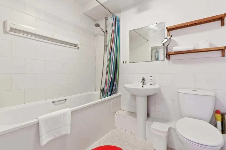 Room 9 of 14