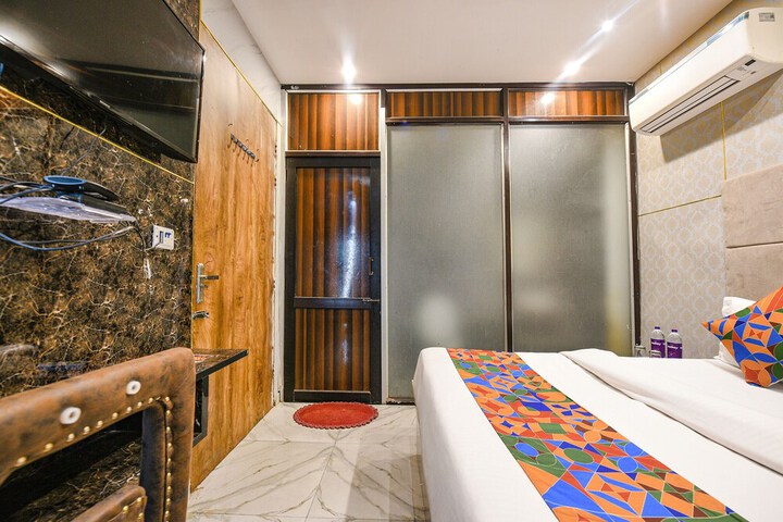Room 14 of 30