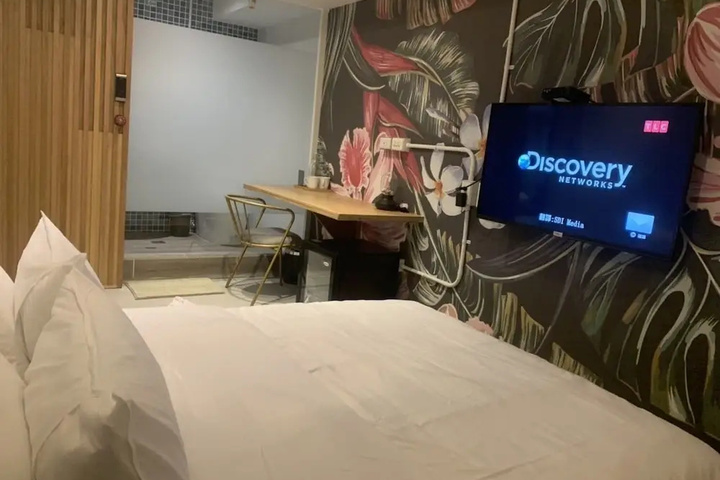 Room 3 of 14