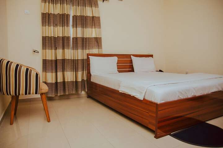 Room 17 of 27