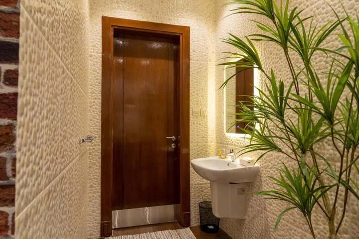 Room 8 of 19