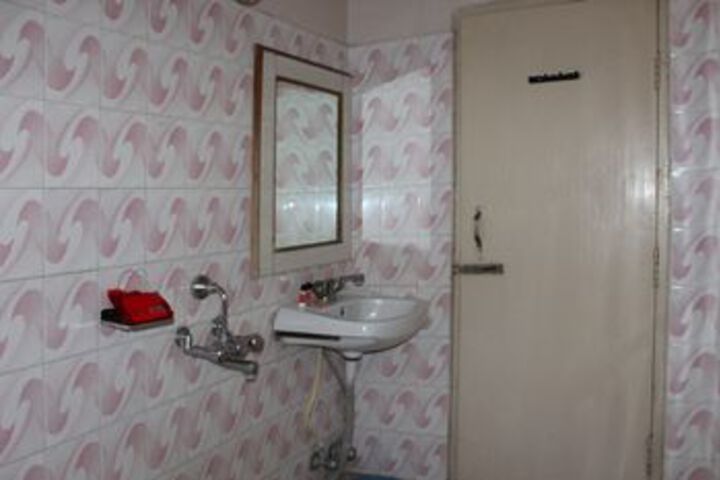Room 5 of 28