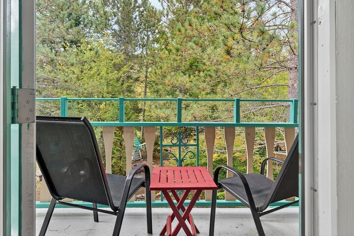 Room 203 of 380