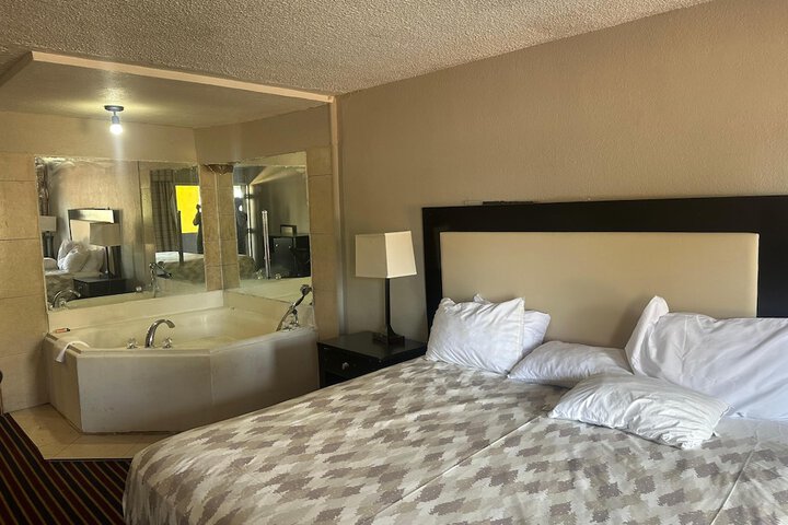 Jetted tub