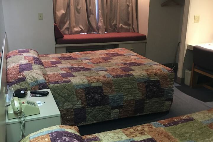 1 Queen Bed (5 of 35)