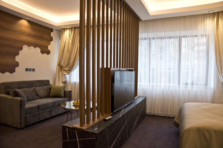 Room 10 of 76
