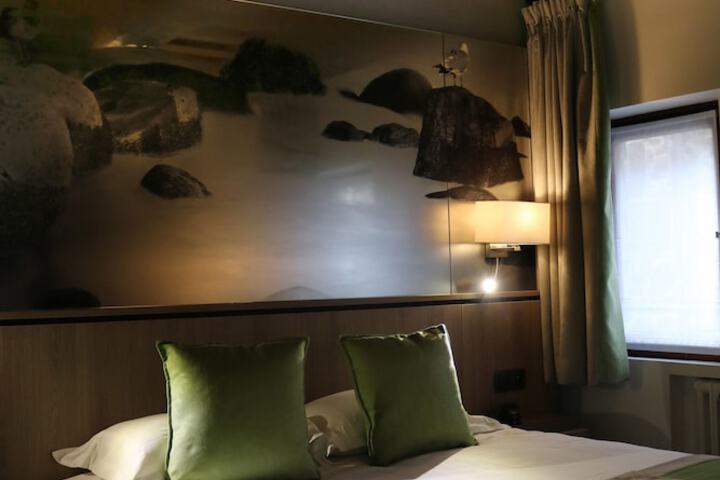 Room 2 of 94