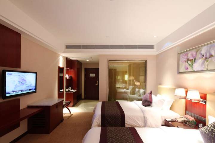 Room 9 of 18