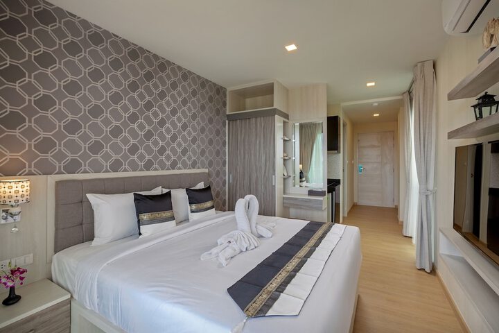 Room 6 of 50