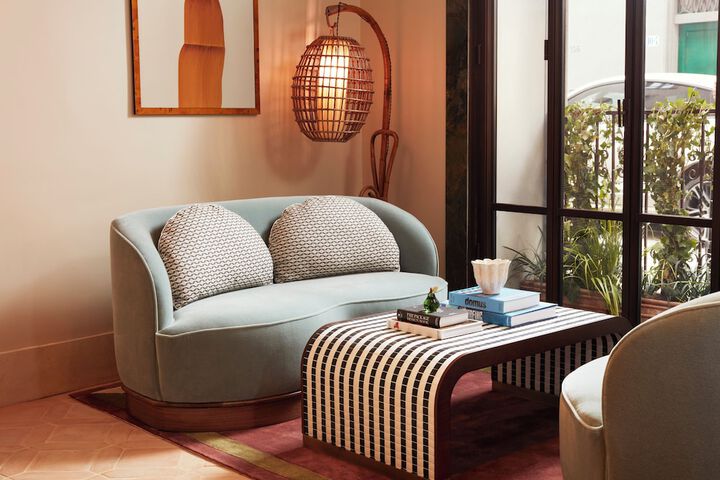 Lounge 51 of 69