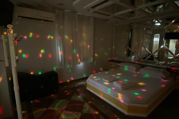 Room 3 of 21