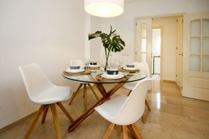 Room 9 of 25