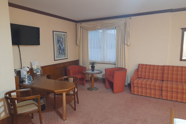 Room 32 of 67