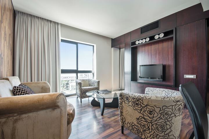 Room 44 of 102