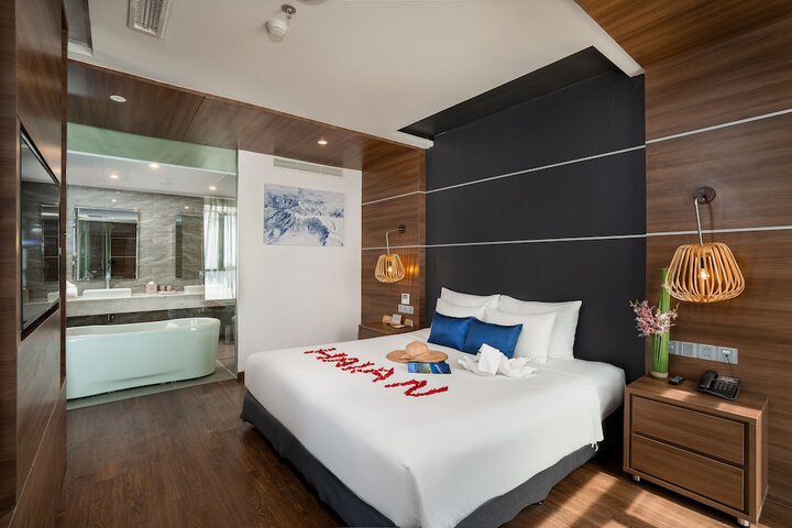 Room 17 of 203
