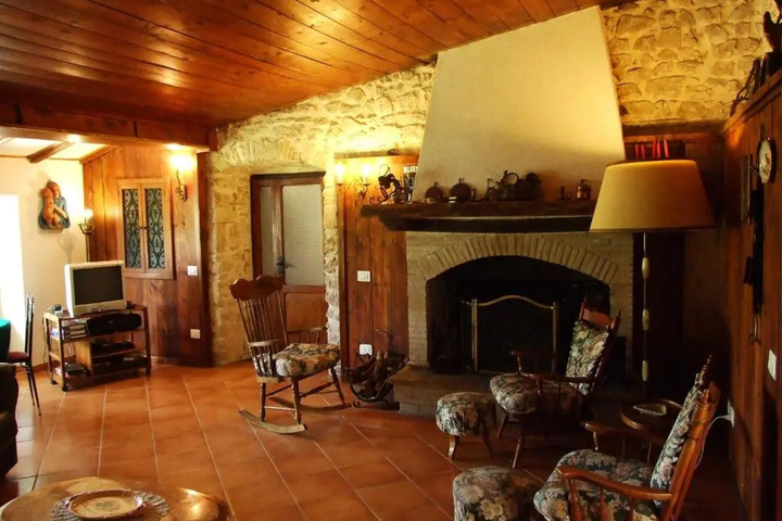 Room 2 of 8