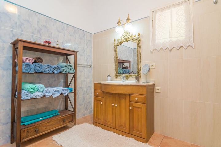 Room 17 of 34
