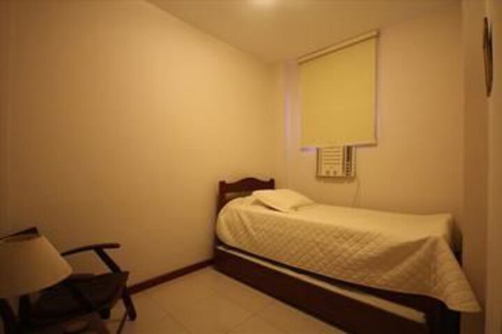 Room 7 of 32
