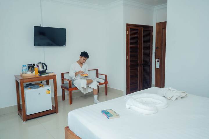 Room 28 of 79