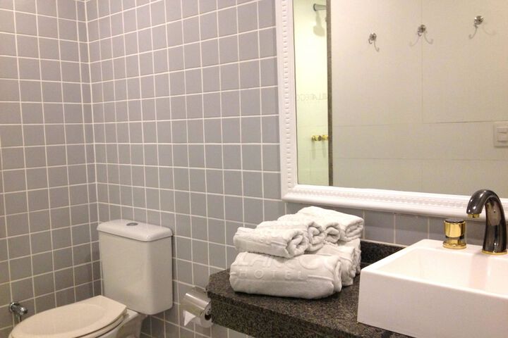 Room 9 of 17