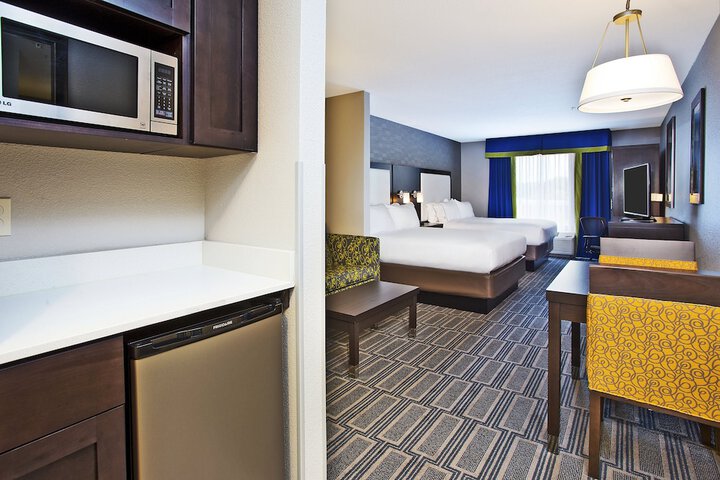 1 King Suite (8 of 10)