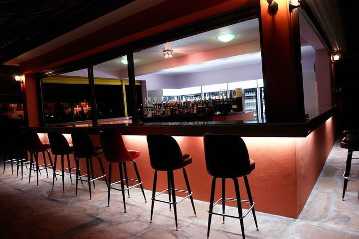 Lounge 14 of 31