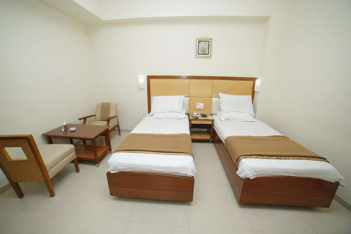 Room 9 of 16