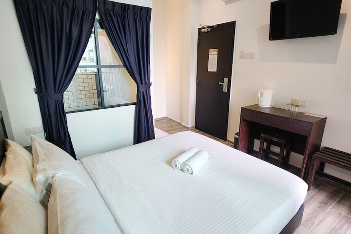 Room 16 of 102