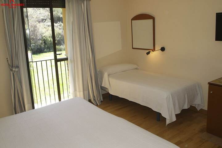 Room 11 of 37