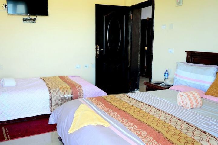 Room 4 of 10