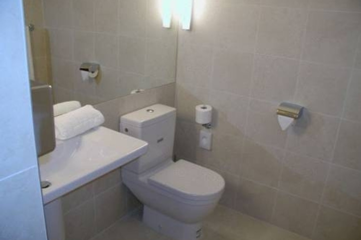 Room 7 of 12