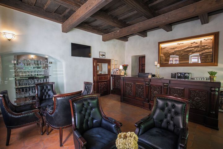 Lounge 172 of 183
