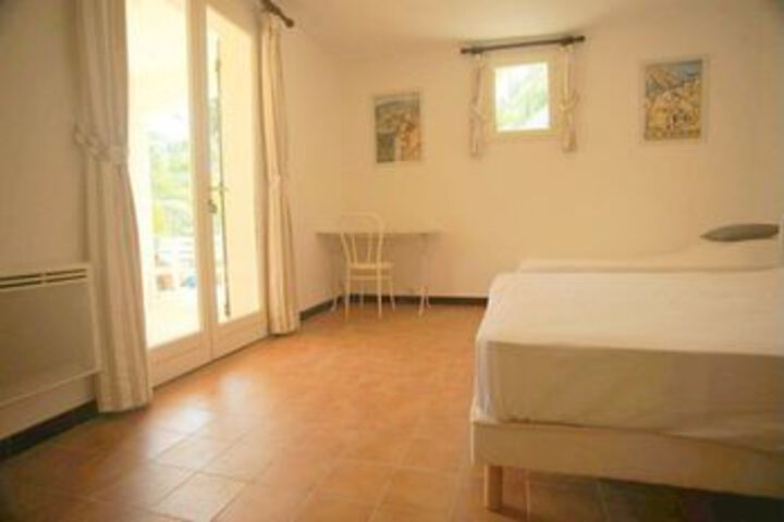 Room 5 of 17