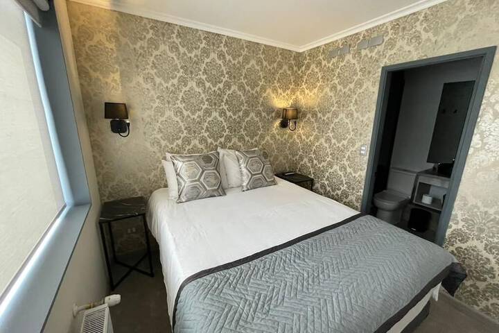 Room 26 of 39