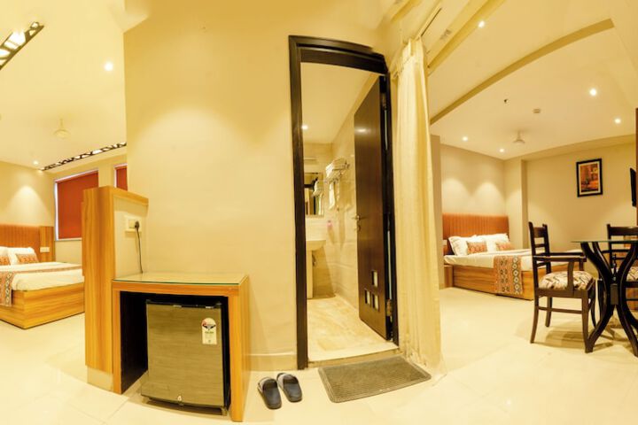 Room 5 of 8