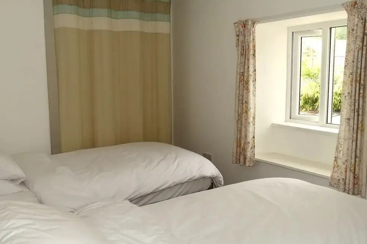 Room 3 of 9