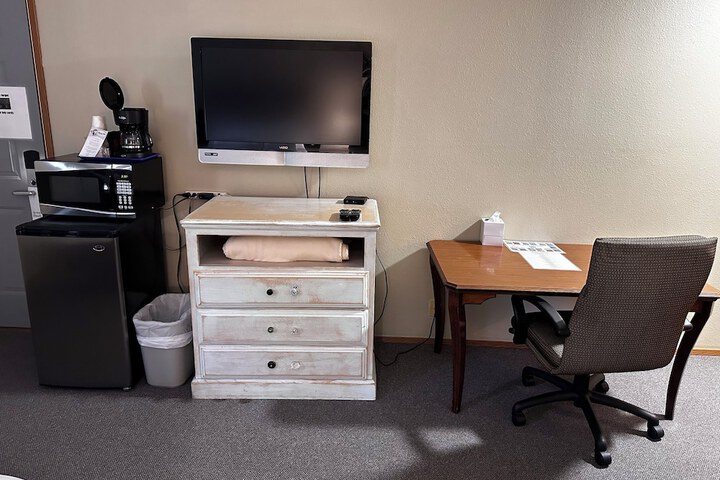 Room 99 of 390