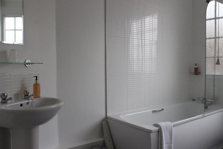 Room 8 of 16