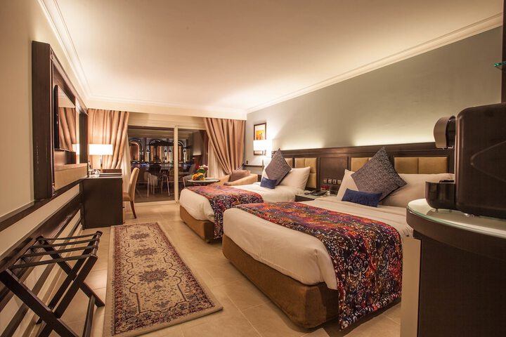 Room 29 of 183