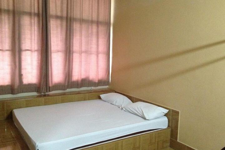 Room 9 of 25