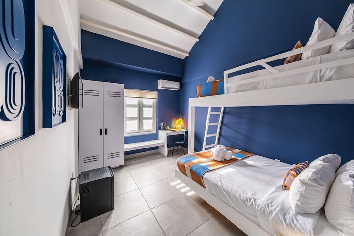 Room 12 of 82