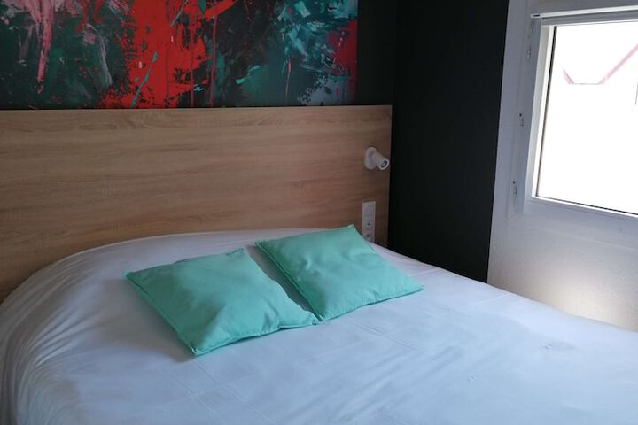 Room 9 of 63