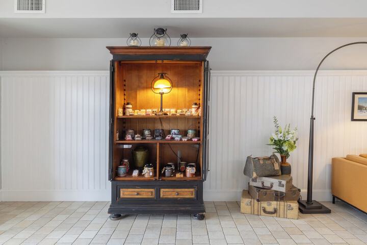 Hotel Interior 20 of 192