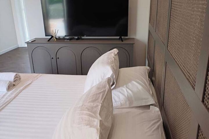 Room 17 of 27
