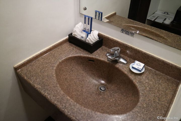 Room 52 of 79