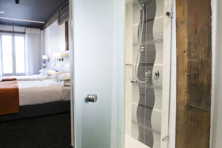 Room 7 of 24