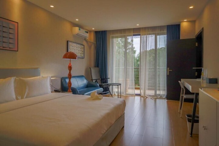 Room 12 of 30