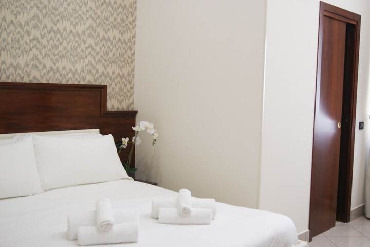 Room 8 of 27